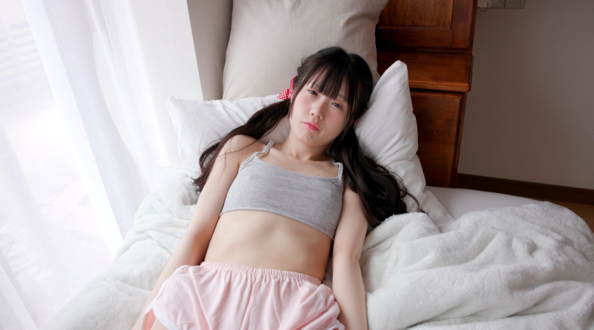 グラビアアイドルの足裏をひたすらマッサージ
